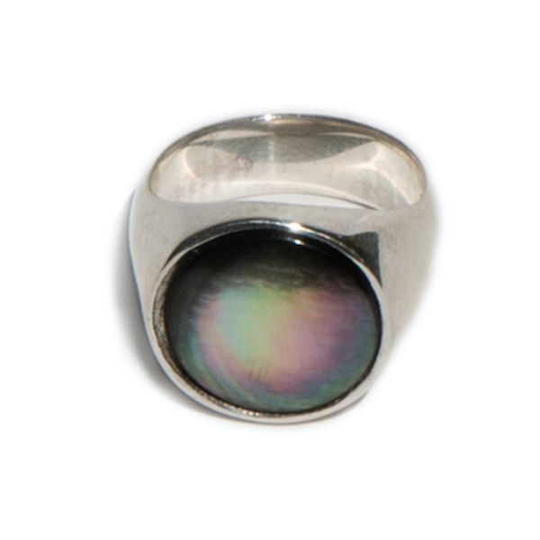 Black mother of pearl ring on sale